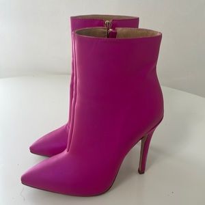 Please see all pics and videos